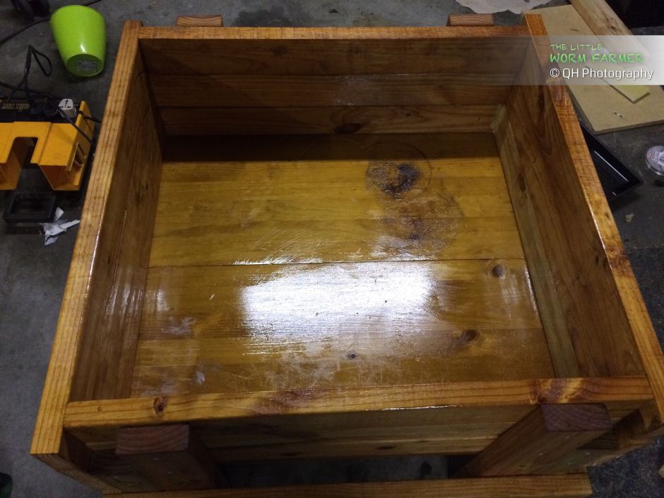 Made my first worm bin the other day out of old scrap wood and hardware I  had lying around. : r/Vermiculture