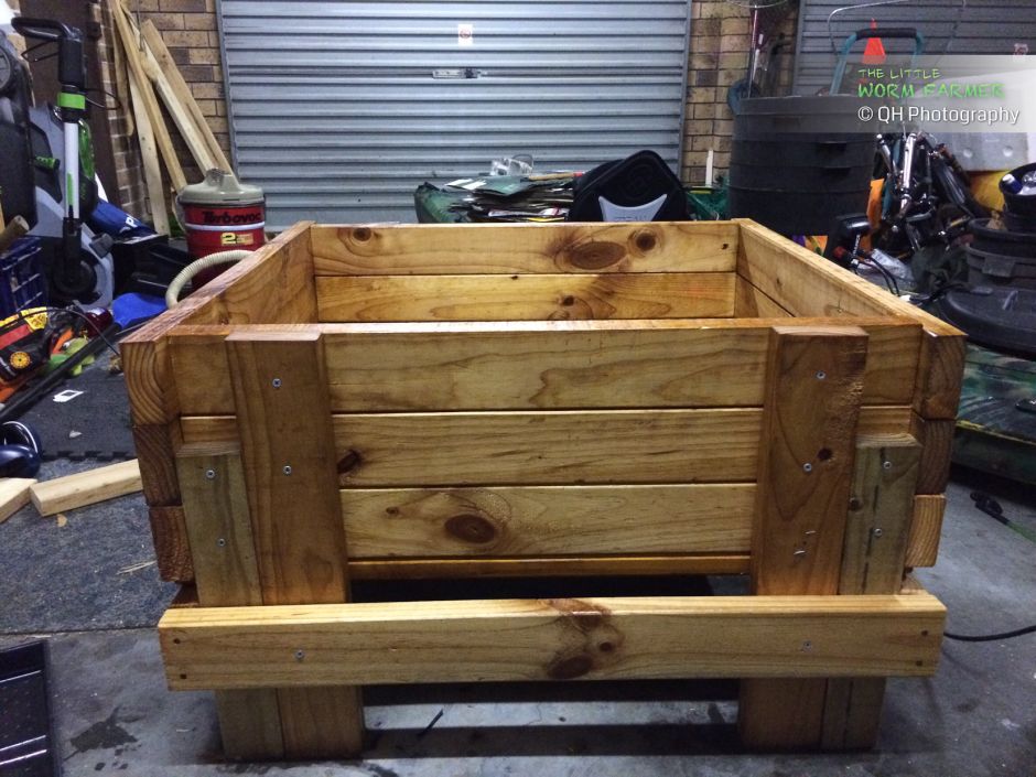 Sealing a wooden worm bin with natural wood oil